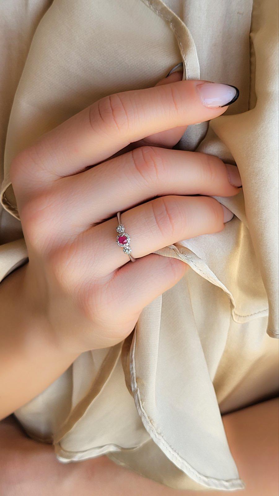 Prsten sa rubinom i brilijantima 0,15ct