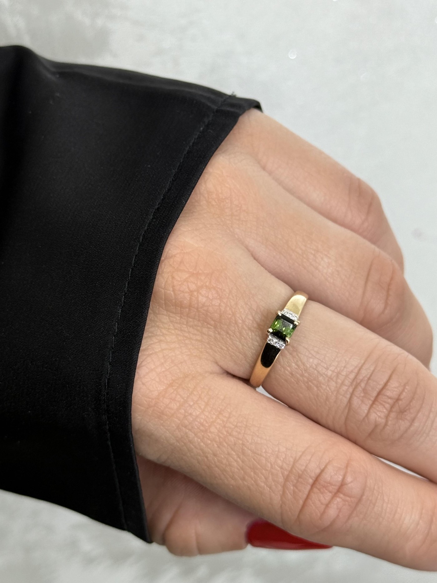 Prsten sa turmalinom i brilijantima