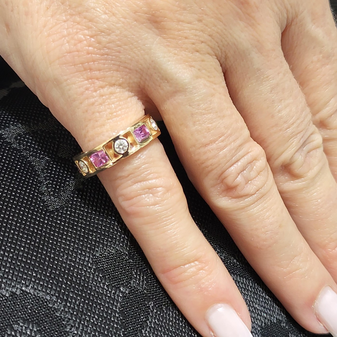 Prsten sa pink safirom i brilijantima