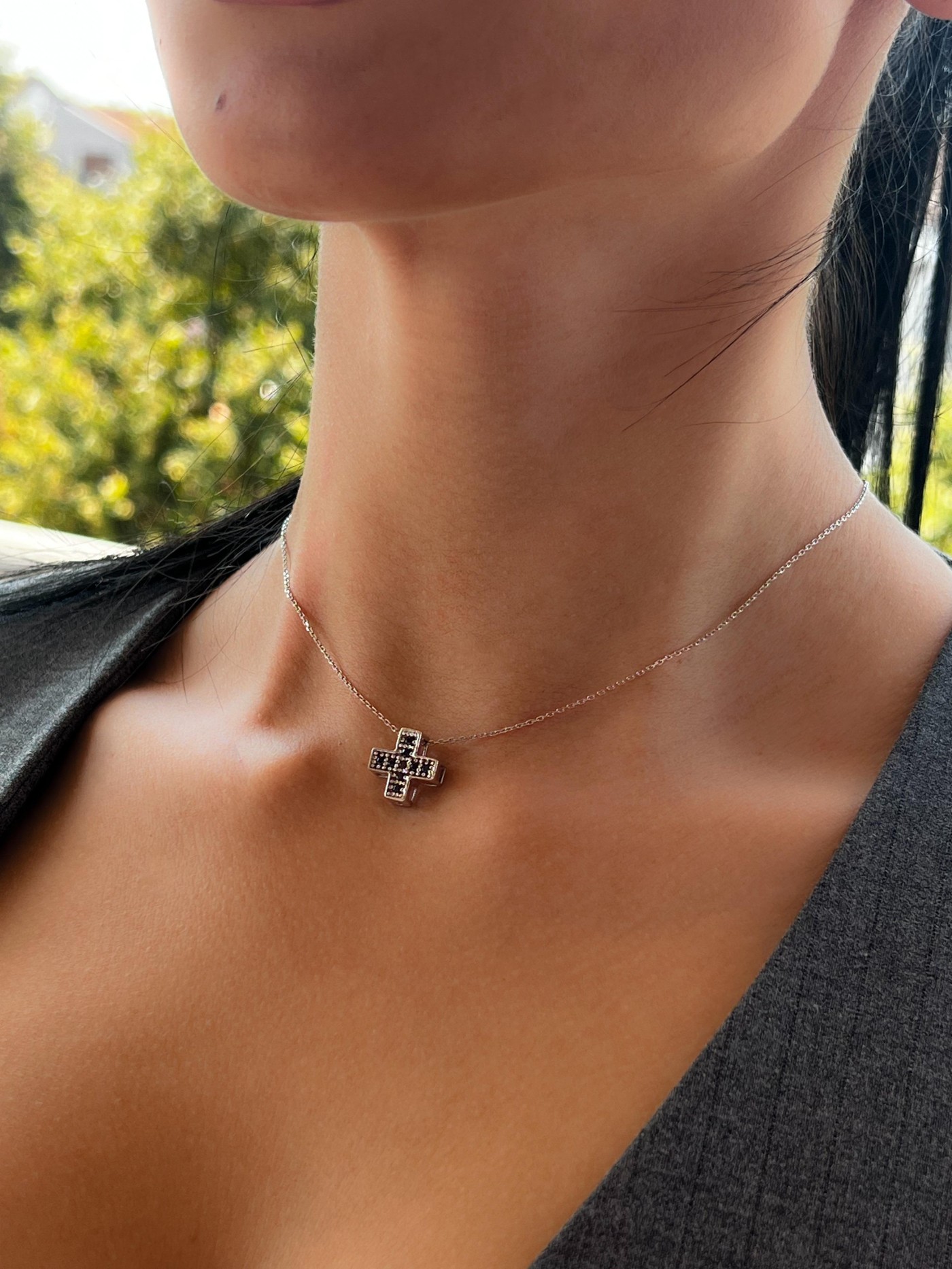 Ogrlica sa crnim safirom