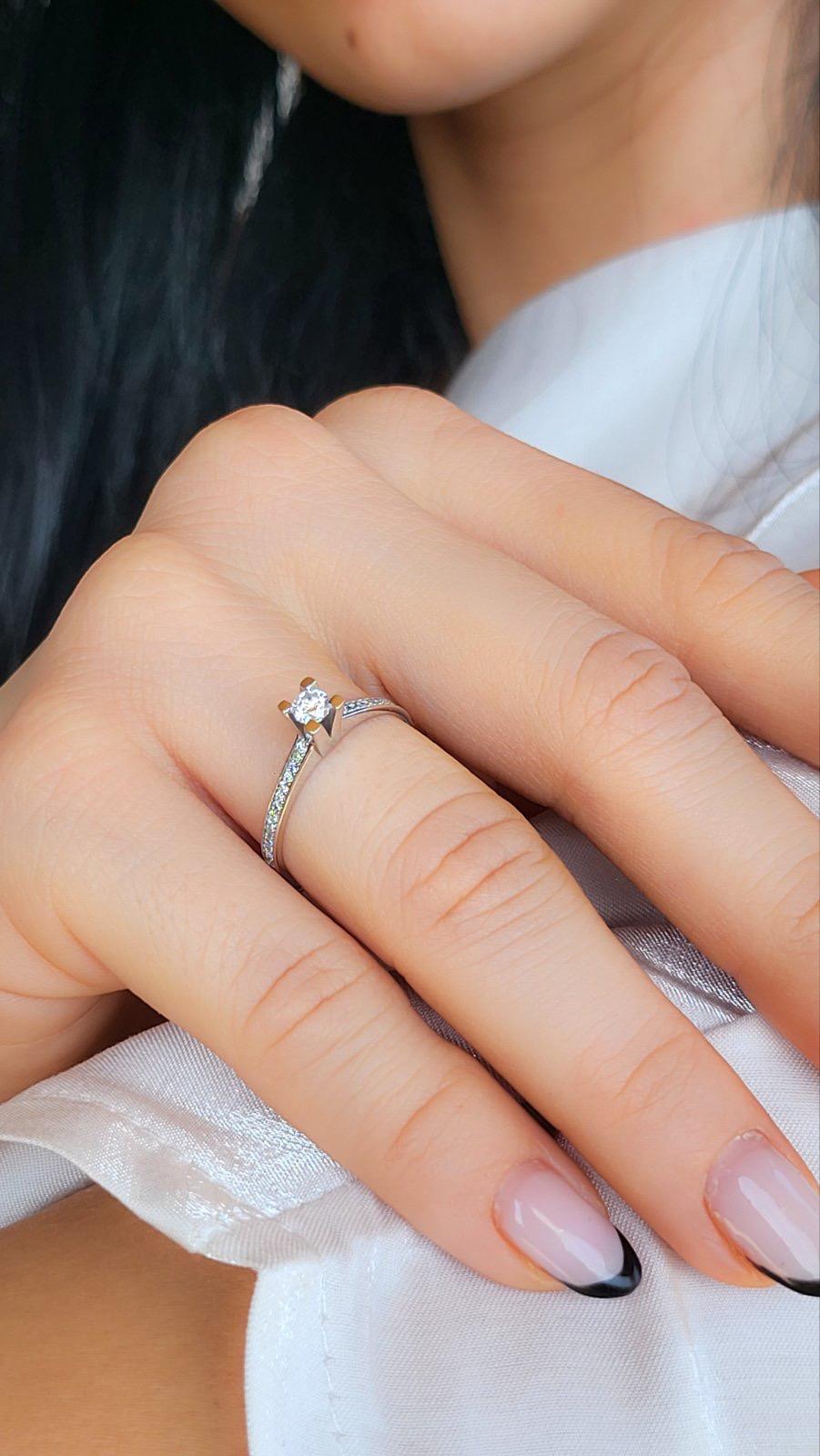 Prsten sa brilijantima