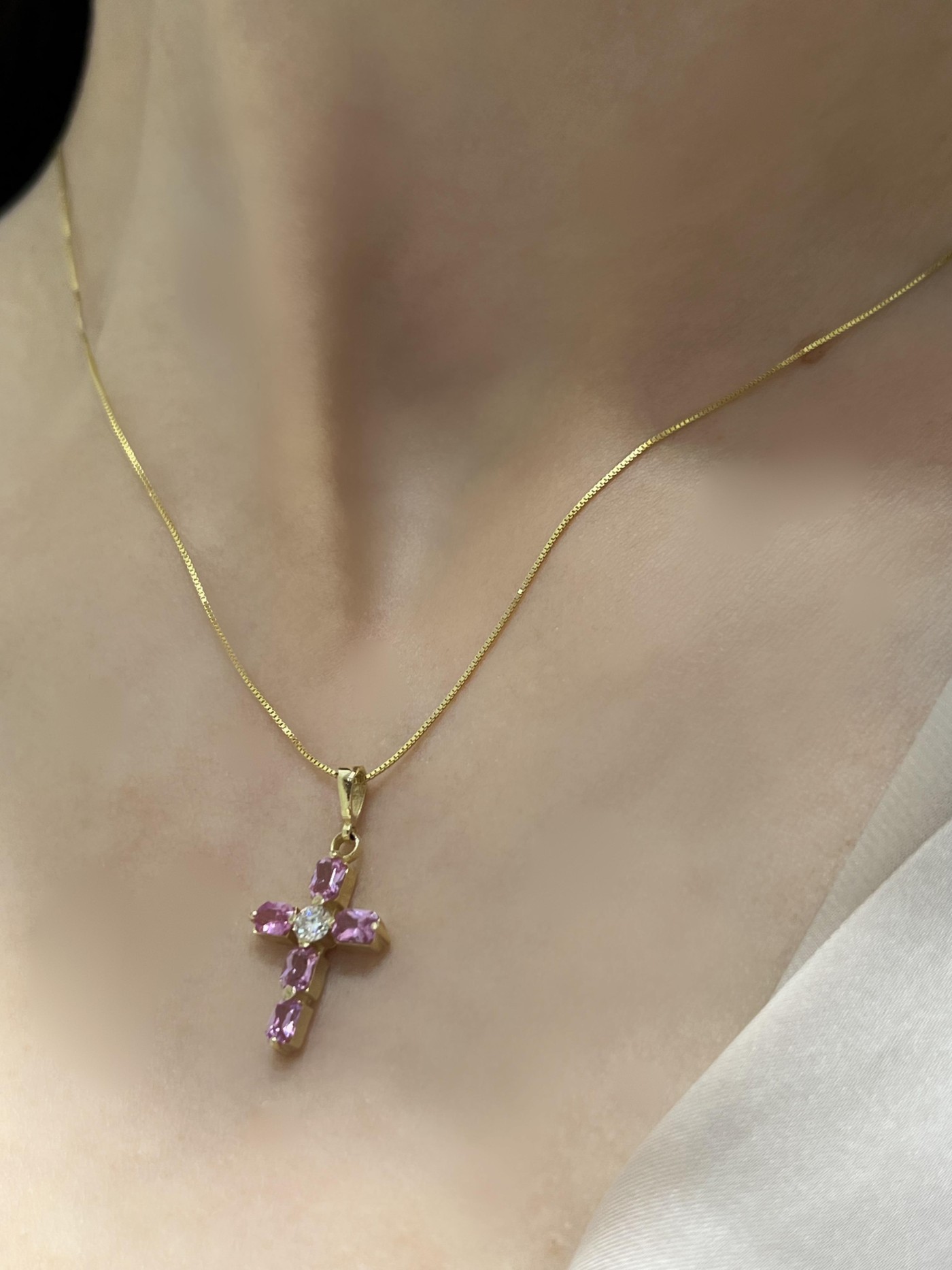 Ogrlica sa pink safirima i brilijantom