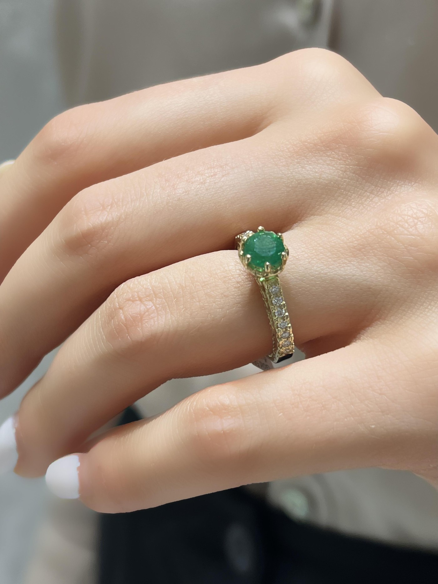 Prsten sa smaragdom i brilijantima