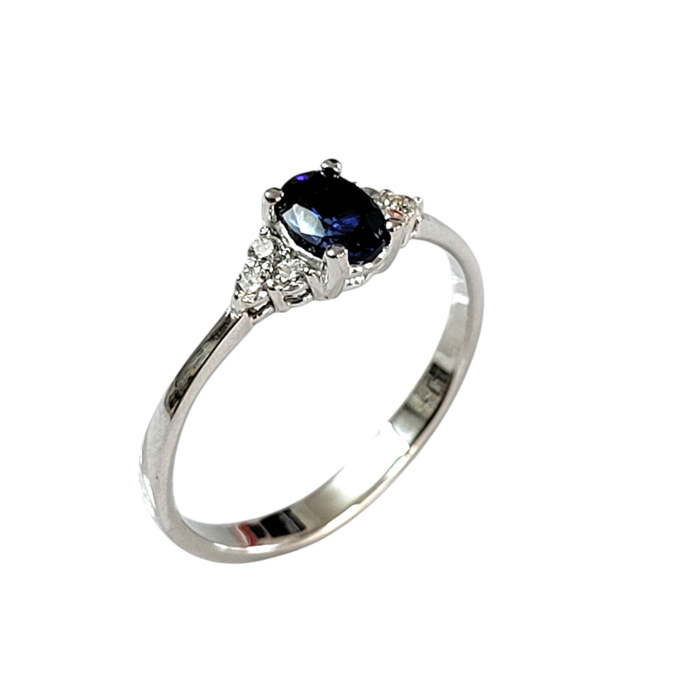 Prsten sa safirom i brilijantima