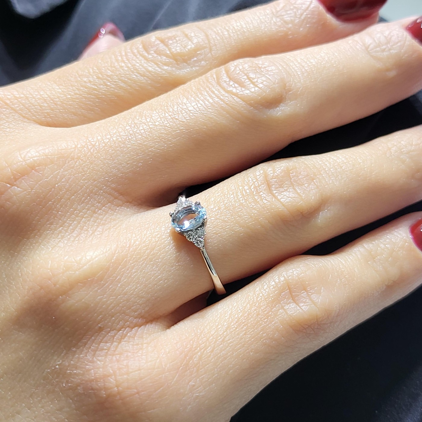 Prsten sa akvamarinom i brilijantima