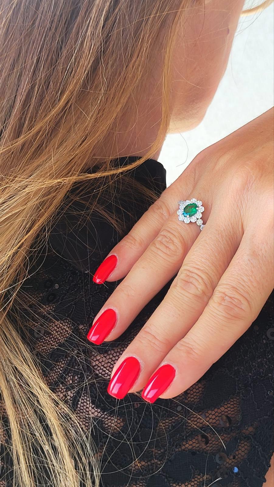 Prsten sa  smaragdom i brilijantima