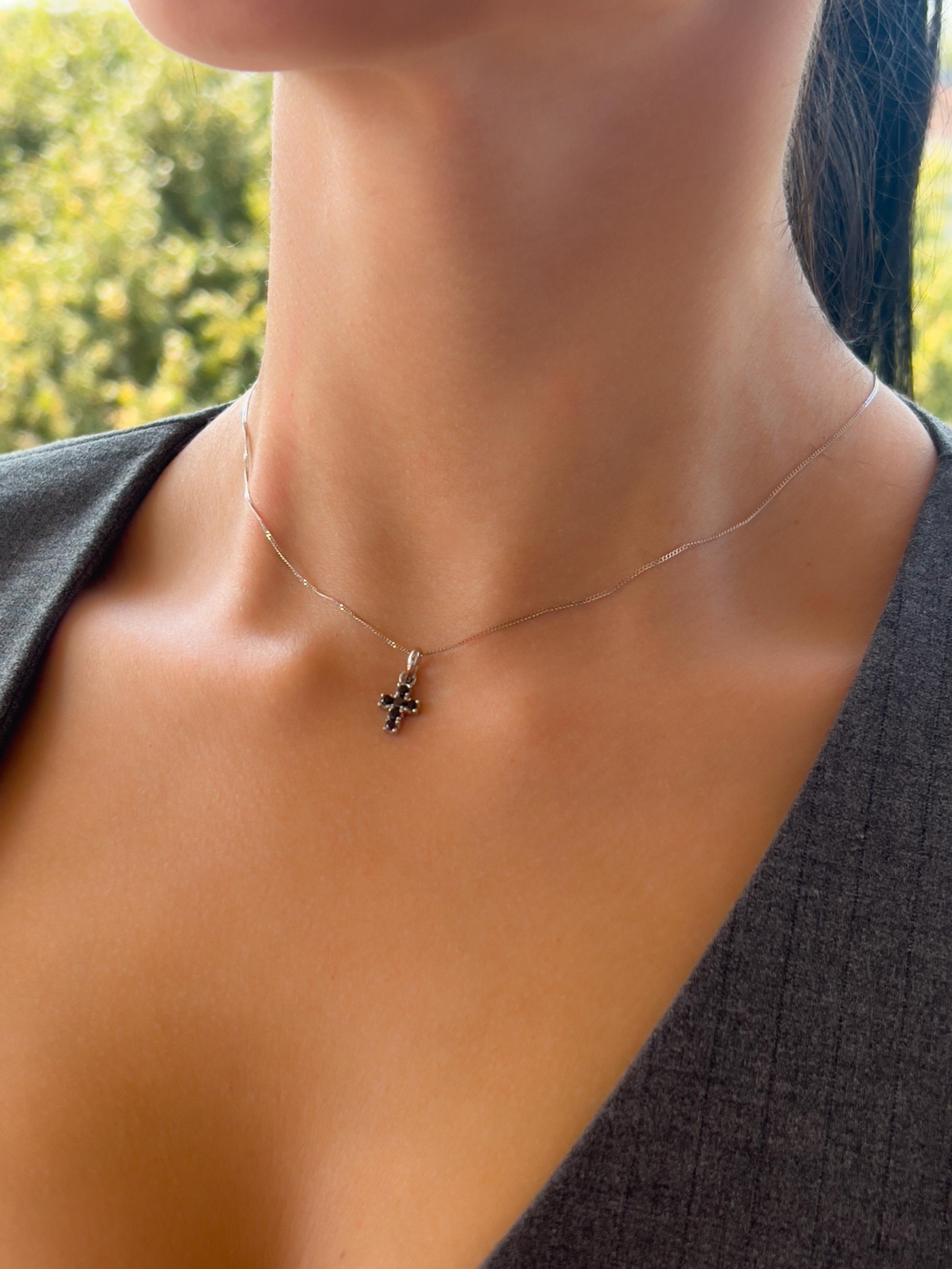 Ogrlica sa crnim safirom