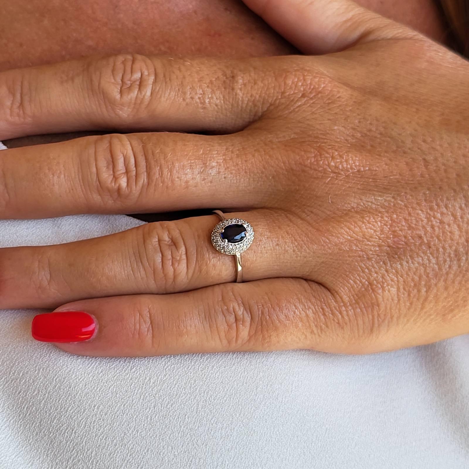 Prsten sa safirom i brilijantima