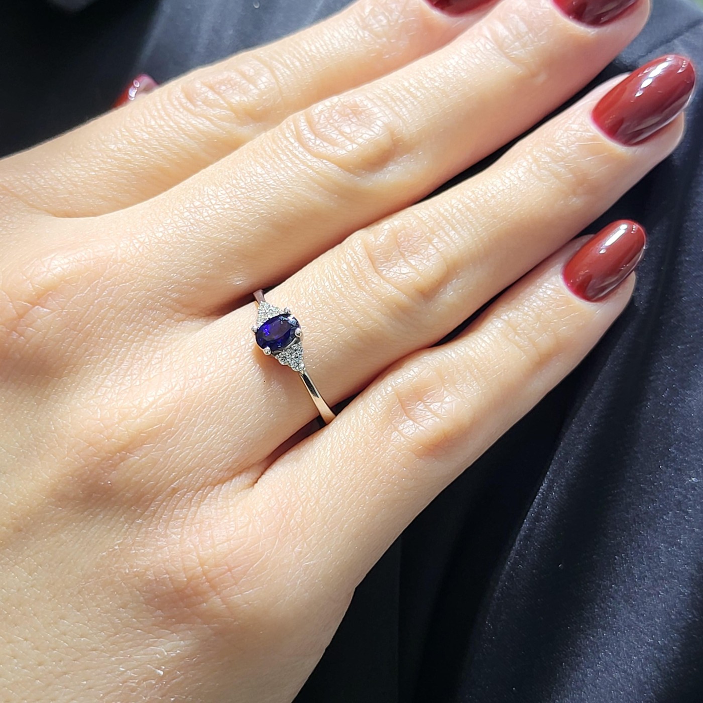 Prsten sa safirom i brilijantima