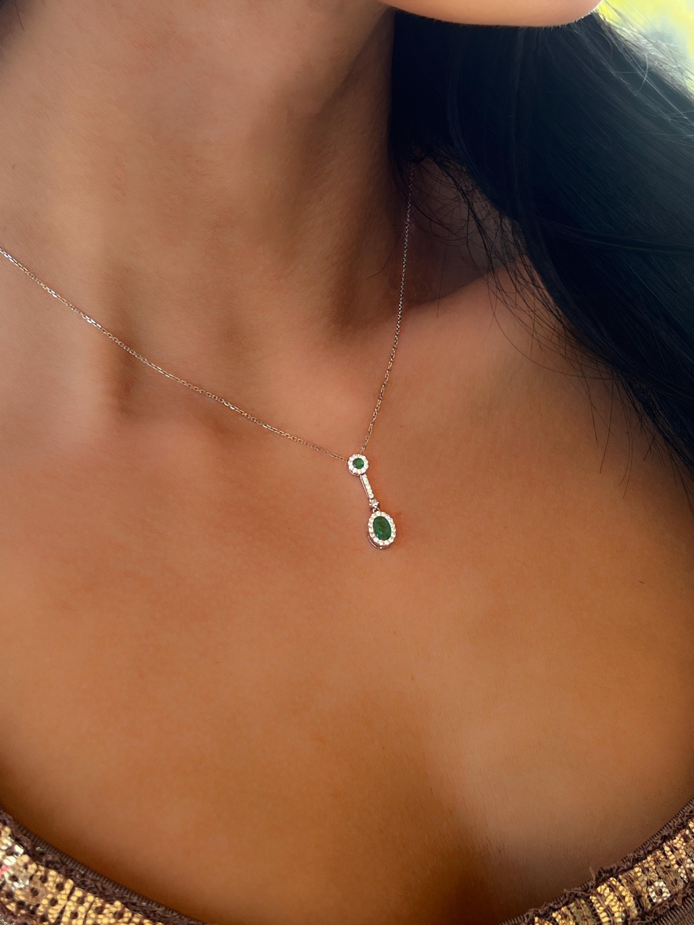 Ogrlica od 18k belog zlata sa smaragdom i brilijantima